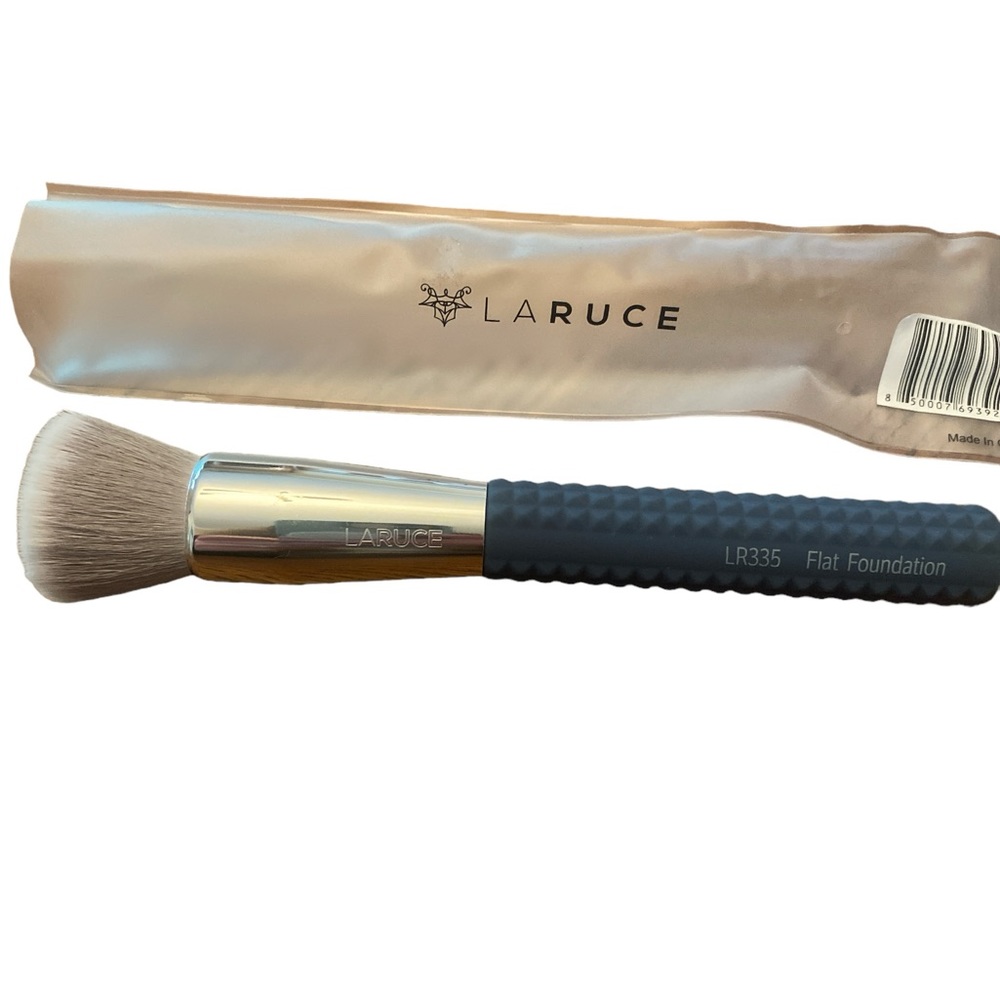 La Ruce foundation brush